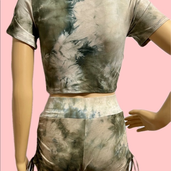 Buttery Soft Shorts & Crop Top Set - Picture 9 of 9